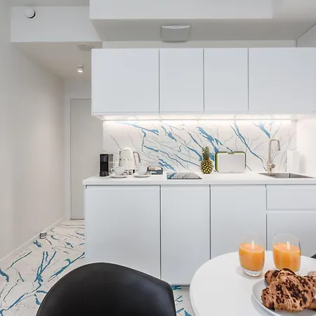 Deo Plaza - At The Old Town Otel