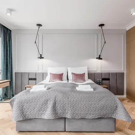 Deo Plaza - At The Old Town