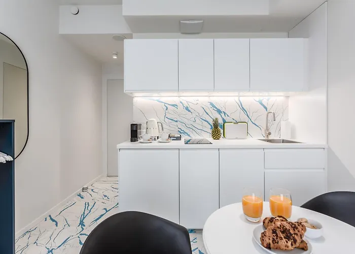 Deo Plaza - At The Old Town Hotel