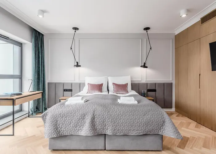 Deo Plaza - At The Old Town